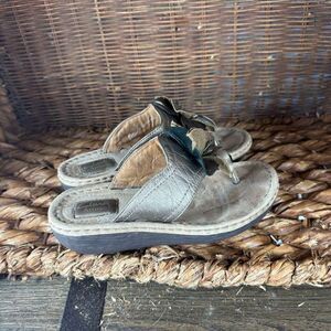 CLARKS‎ Artisan Womens 7 Latina Samba 31603 Floral Flower Wedge Thong Sandals